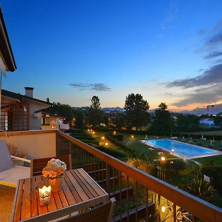 Italia Living Villa パデンゲ・スル・ガルダ エクステリア 写真
