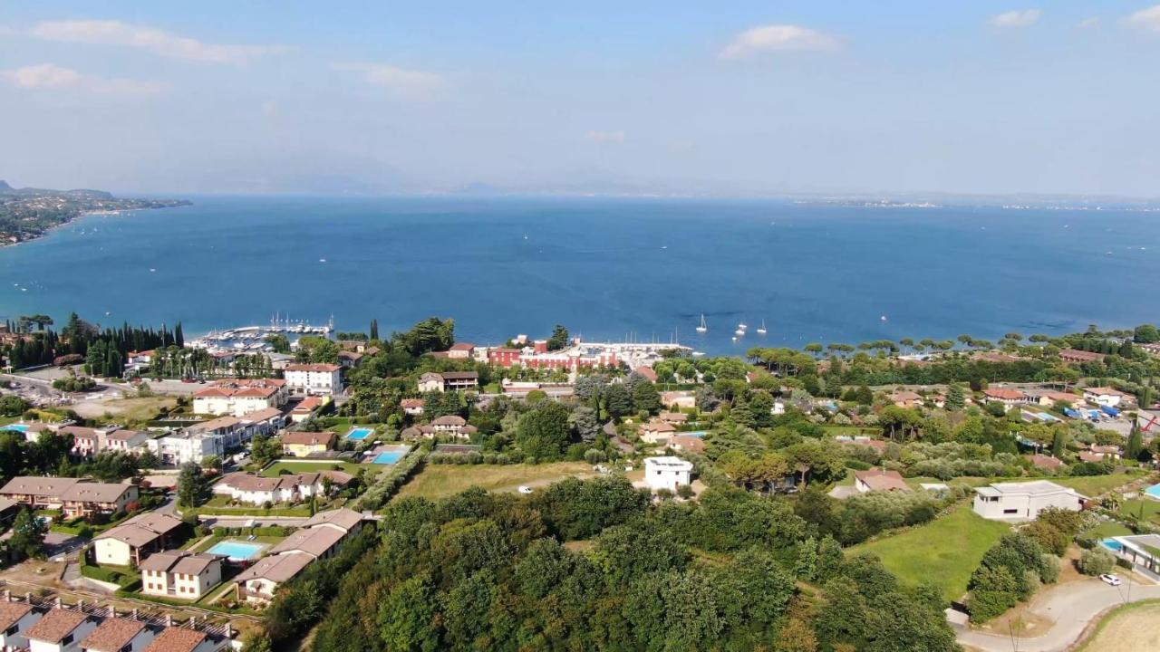 Italia Living Villa パデンゲ・スル・ガルダ エクステリア 写真