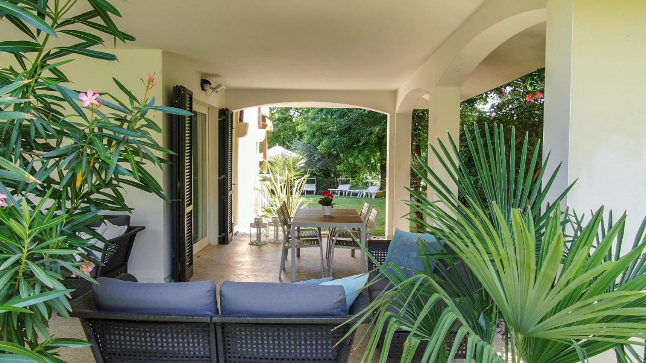 Italia Living Villa パデンゲ・スル・ガルダ エクステリア 写真