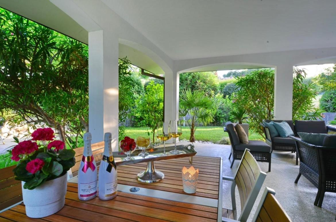 Italia Living Villa パデンゲ・スル・ガルダ エクステリア 写真