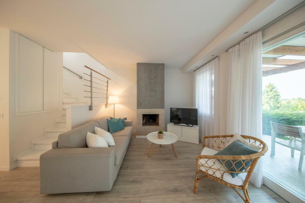 Italia Living Villa パデンゲ・スル・ガルダ エクステリア 写真